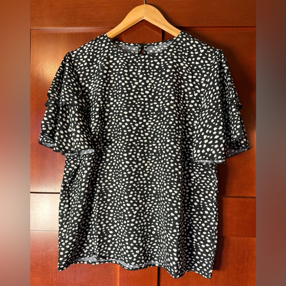 Black and White Polka Dot Women's Top With Ruffled Sleeves Size XXL